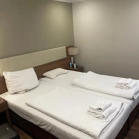 Leon Hotel Und Apartments